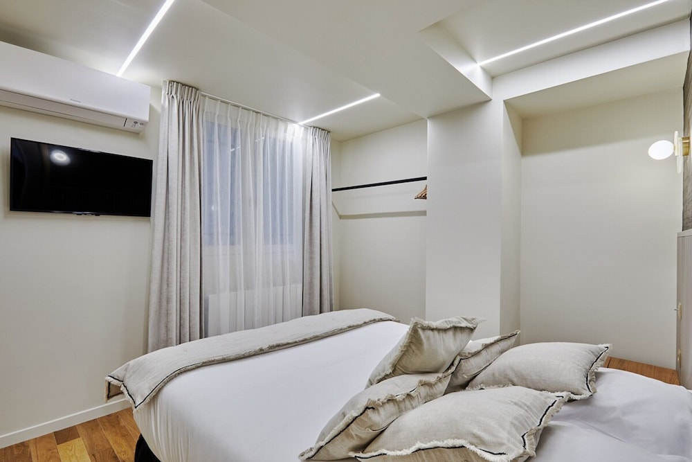 Superb New Apartement Le Marais Place des Vosges
