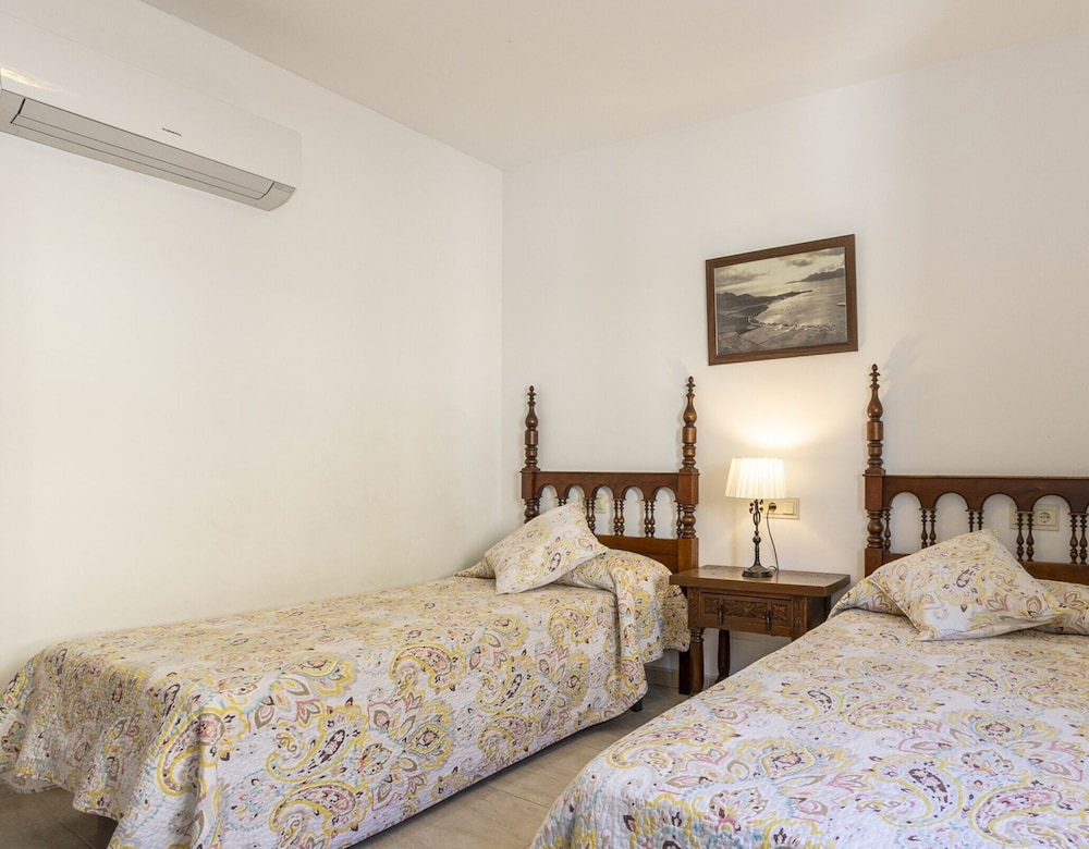 Spacious Villa With Garden — фото 4