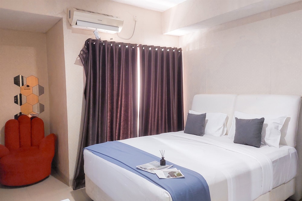 Spacious and Homey Studio Room Paramount Skyline Apartment