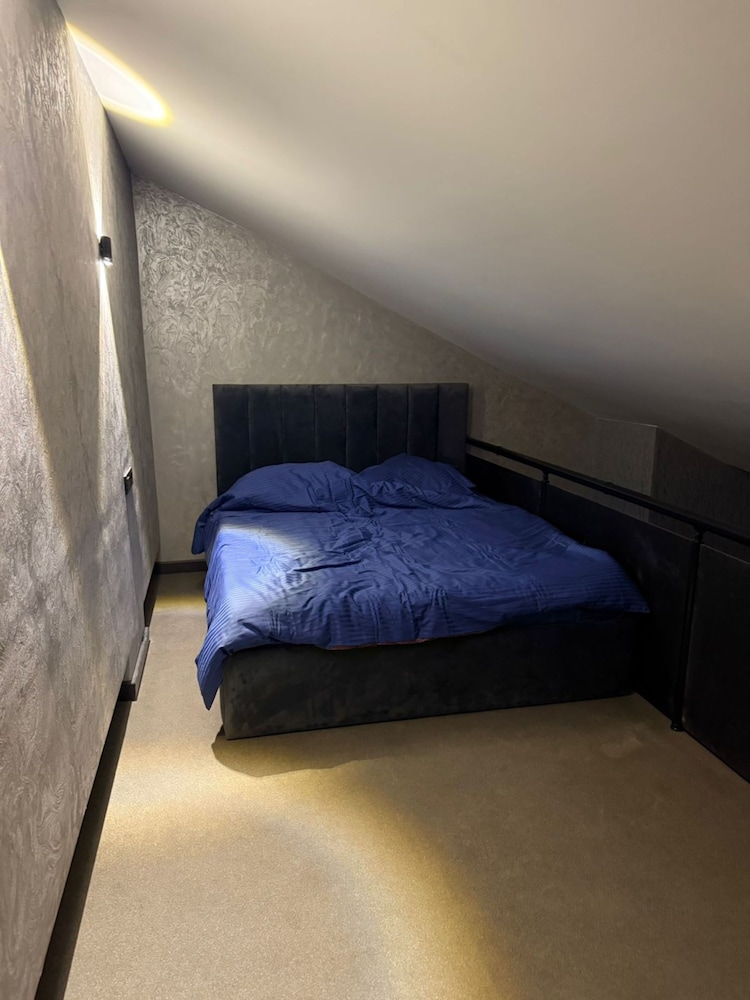Chic 1BR Cascade Views and Near Opera