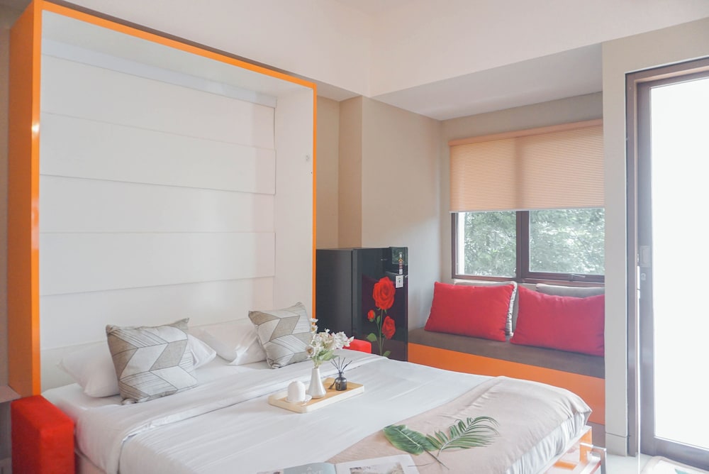 Cozy Studio Apartment At LRT City Jatibening
