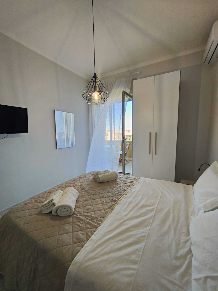 De Vivo Realty - Casa Garofalo