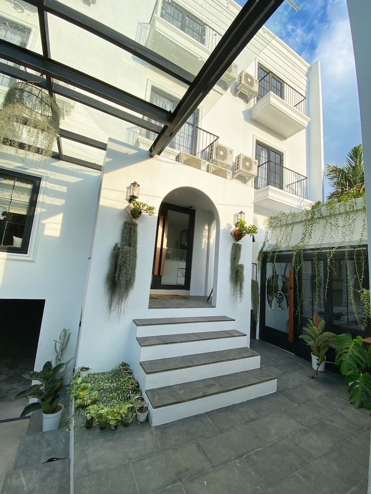 Loewy's Home Jakarta