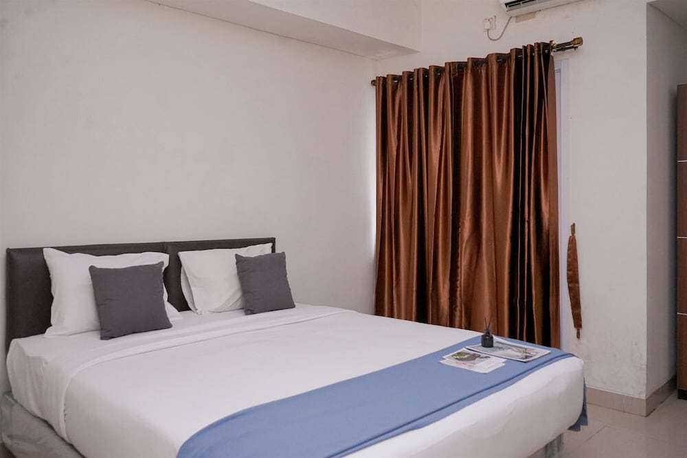 Minimalist And Spacious Studio Apartment At Paramount Skyline
