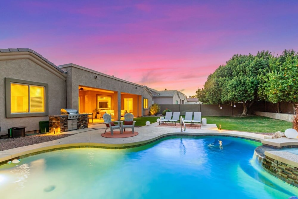 The Dreaming Tree Sleeps 10 Pool Spa Firepit BBQ