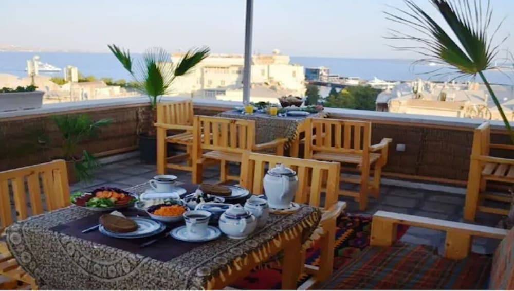 Old City Hatefi Apartments