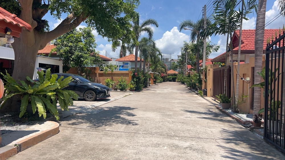 Massarossa Pool Villa Pattaya