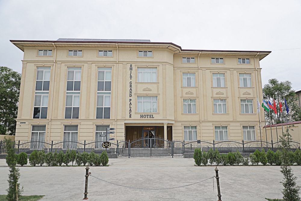 Эмили Гранд Палас
