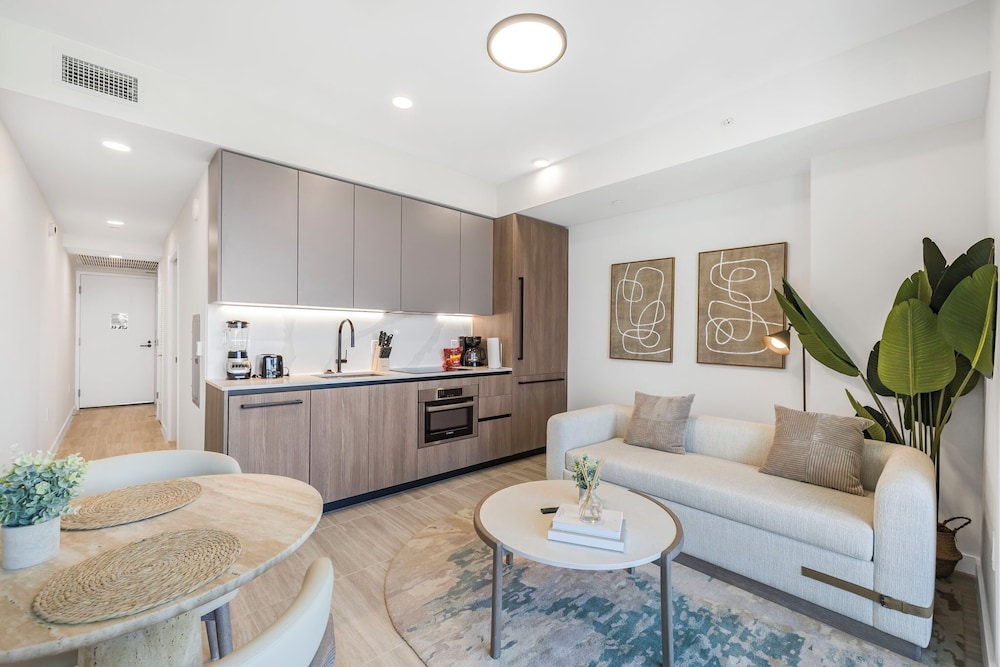 Miami 72 Building - 360-degree Views - We host