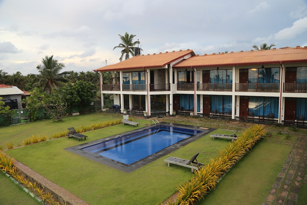 Calypso Sunset Beach Hotel