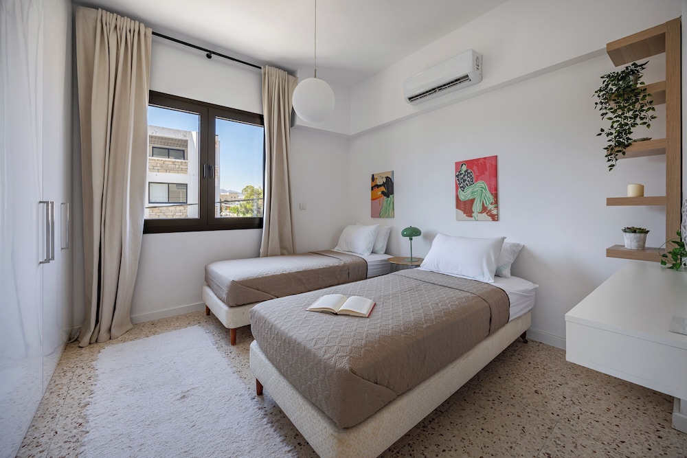 Trygoni Court - Elegant Downtown 3-bdr Apartment — фото 5