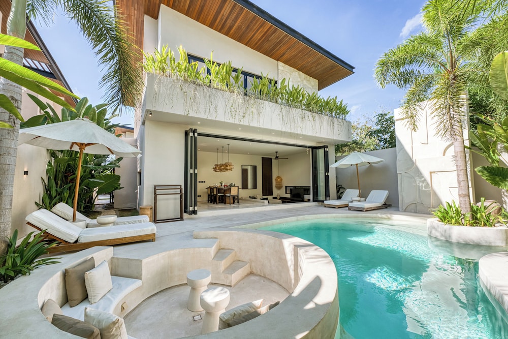 Bōld - Modern Tropical Pool Villas
