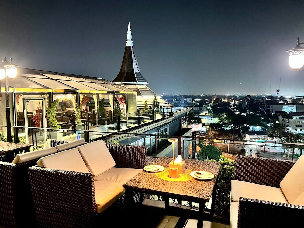 Sky Dome Resotel