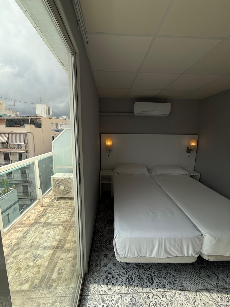 Hostal B y B Benidorm — фото 2