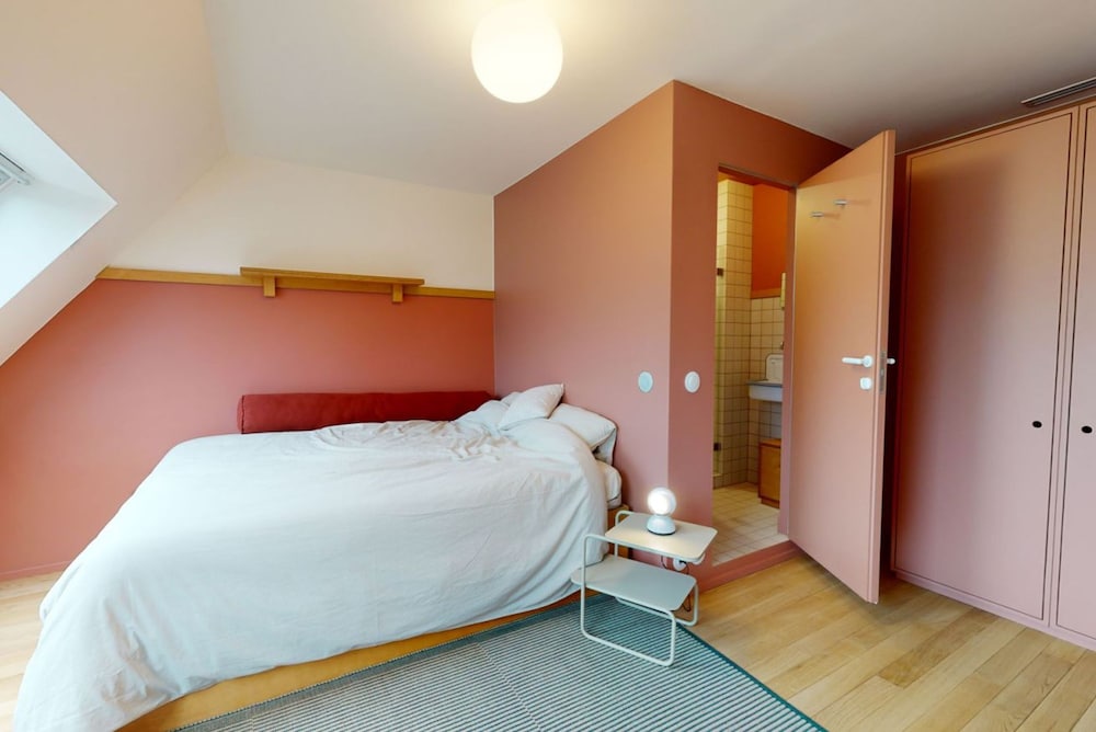 Charming 2-bed Flat w Shared Spaces — фото 5
