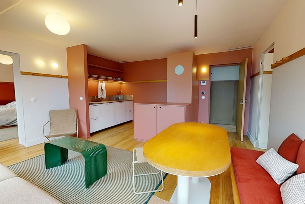 Charming 2-bed Flat w Shared Spaces — фото 2