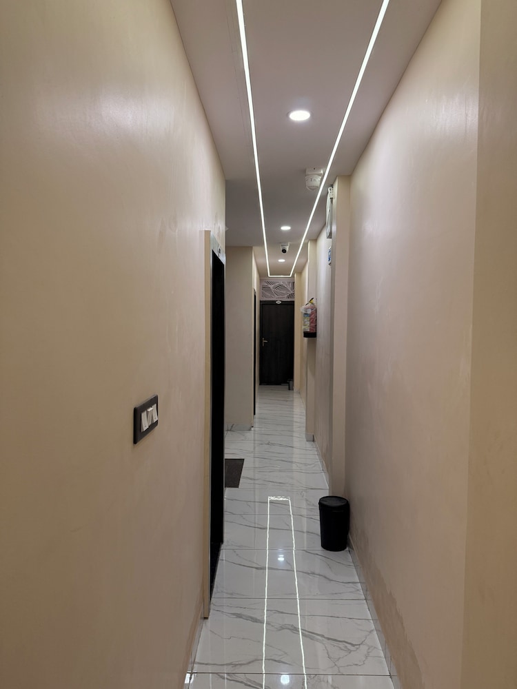 Hotel Roshan — фото 2
