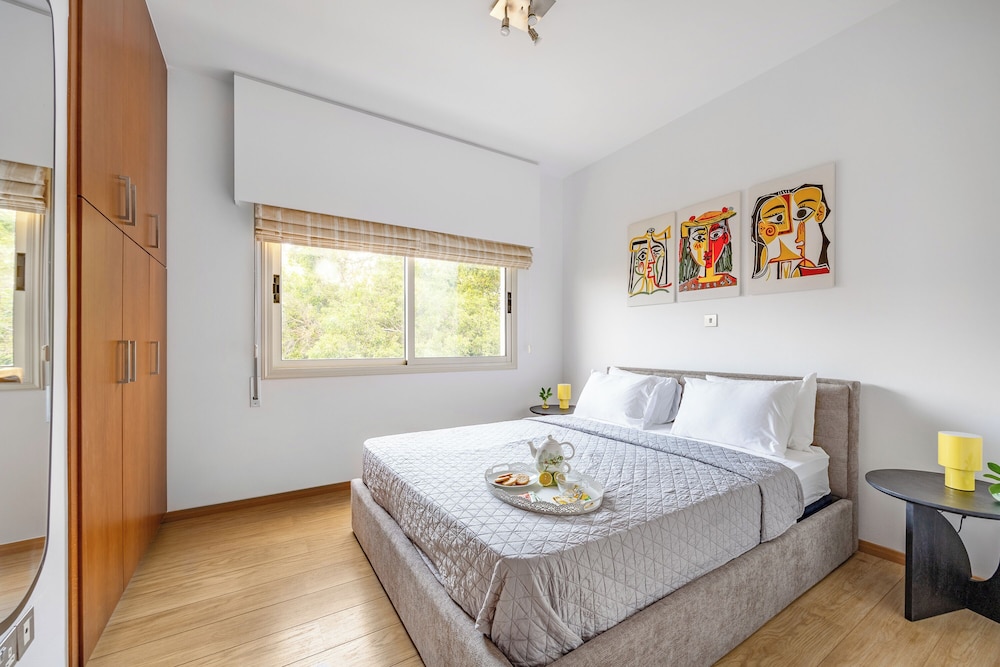 Lena Court - Spacious 3bdr, City Views — фото 2