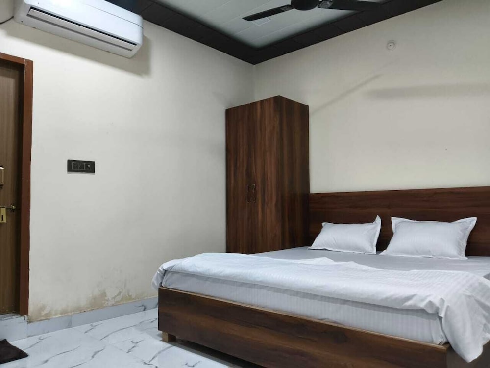 Krishna Residency By Vrindavan Stays — фото 3