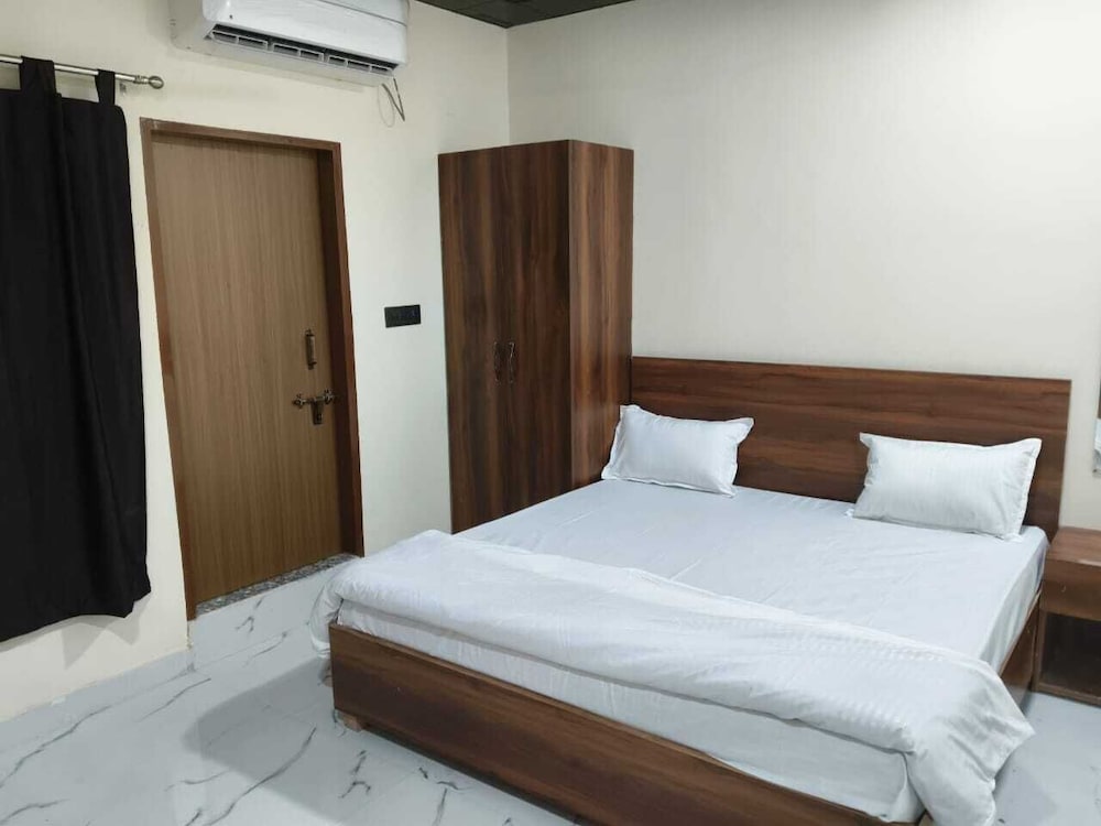 Krishna Residency By Vrindavan Stays — фото 4