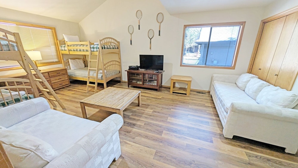 Alpine 4 4 Bedroom Home — фото 2
