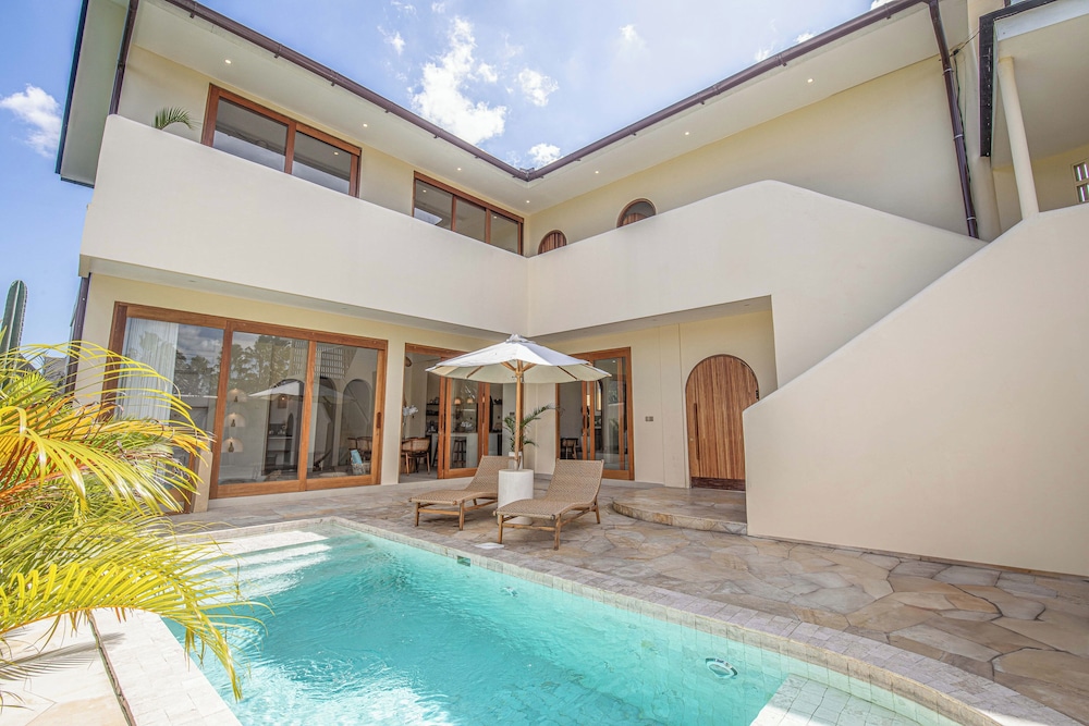 4BR Tropical Retreat With Private Pool Near Canggu