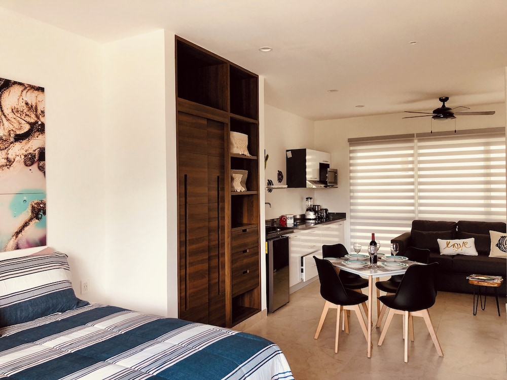 Stylish Studios with Rooftop Pool — фото 4