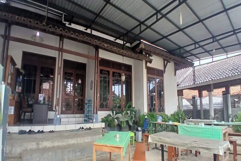Hotel O near Pantai Losari formerly