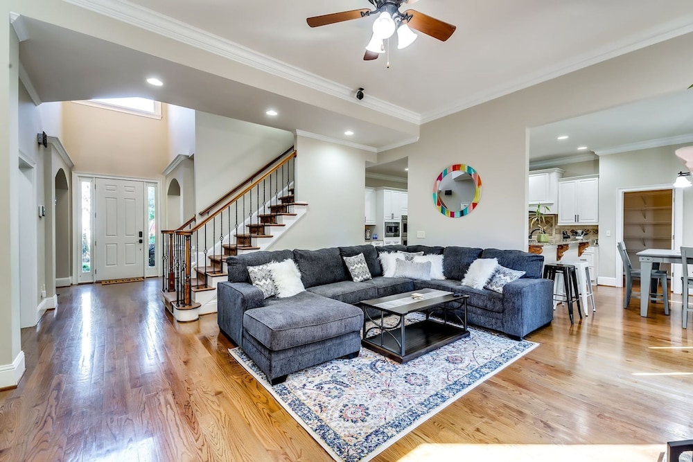 6BD 5 5B Brookhaven Sleeps 12 Big Yard w Pool Gate — фото 3