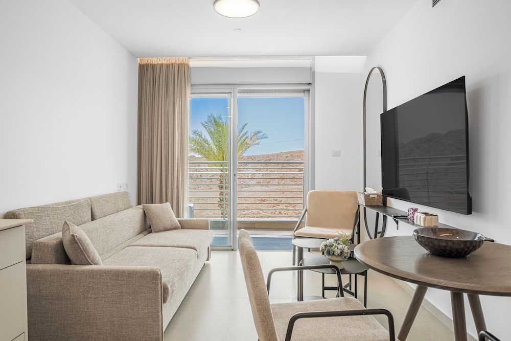 Light Filled Modern Eilat Getaway — фото 5
