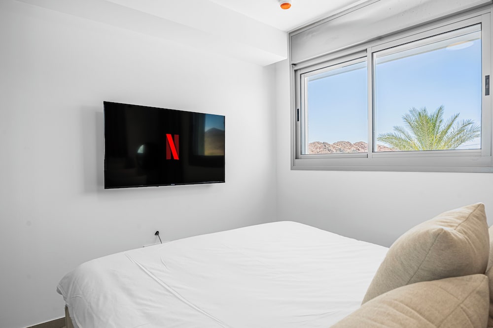 Light Filled Modern Eilat Getaway — фото 3