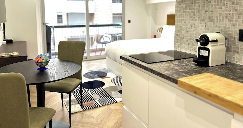 Moderne Studio Balcon rue D Antibes A0b191