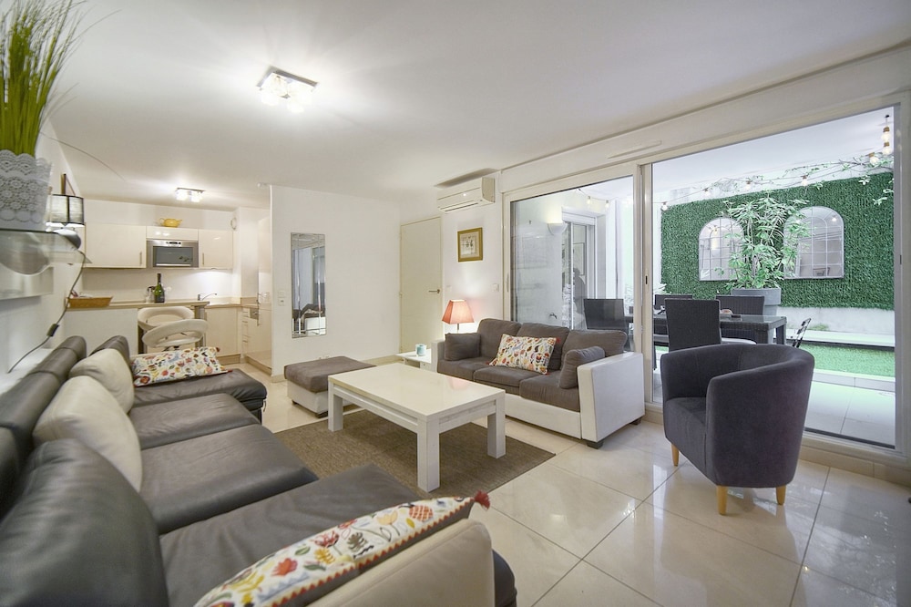1 Chambre 1 SDB Terrasse - Cl Menceau A1b263