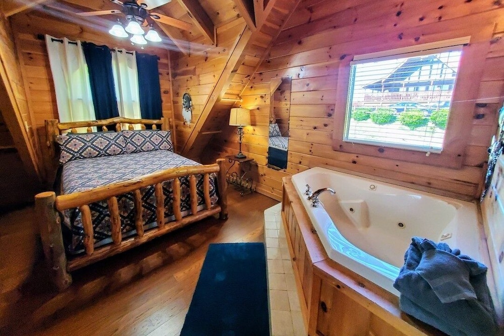 Soaring Eagle 4 Bedroom Cabin — фото 5