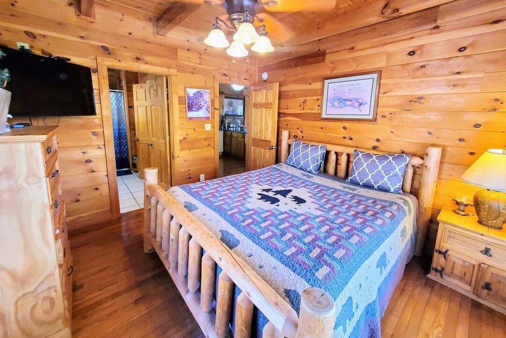 Soaring Eagle 4 Bedroom Cabin — фото 4