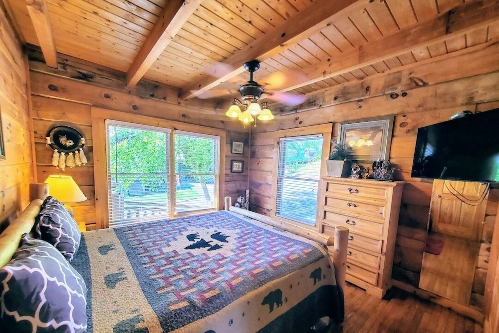 Soaring Eagle 4 Bedroom Cabin — фото 2