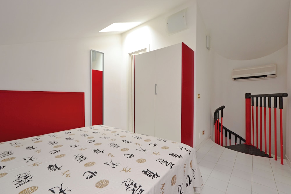 Two Level Flat With Balcony — фото 5
