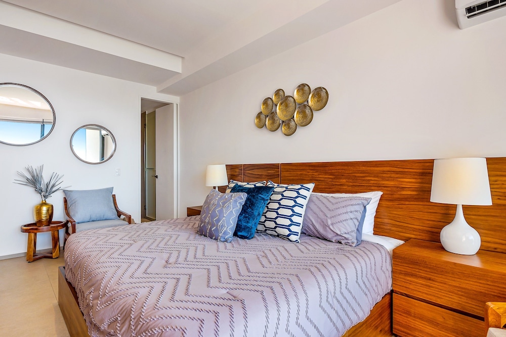 Oceanfront Condo With a Full Kitchen, Pool, & Beach Access — фото 3