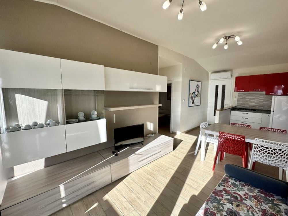 Seafront Flat With Stunning Views — фото 5