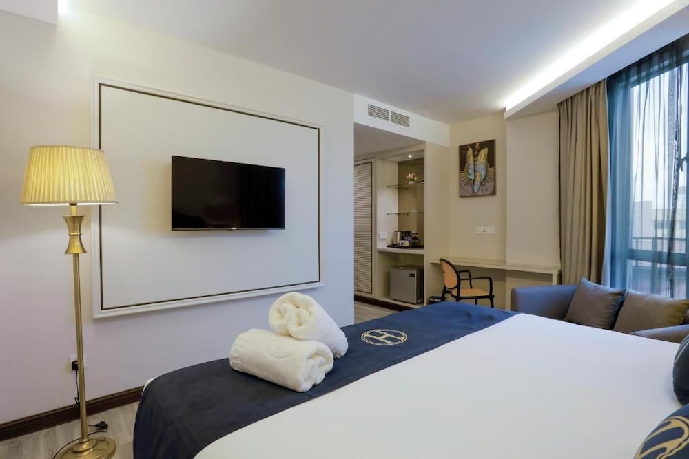 THE HOST HOTEL — фото 2