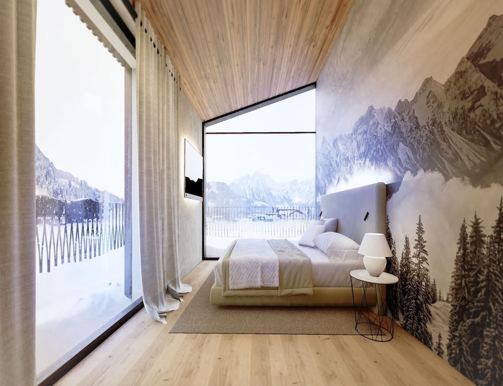 Spacious Two-bedroom Apartment — фото 2