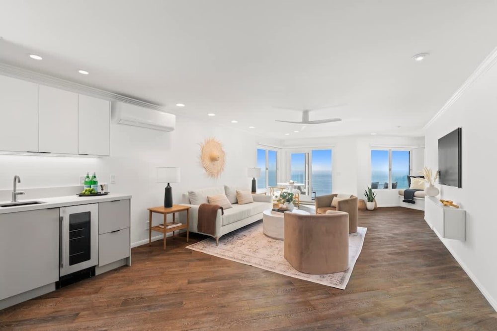 Oceanfront AC Fully Remodeled Unit