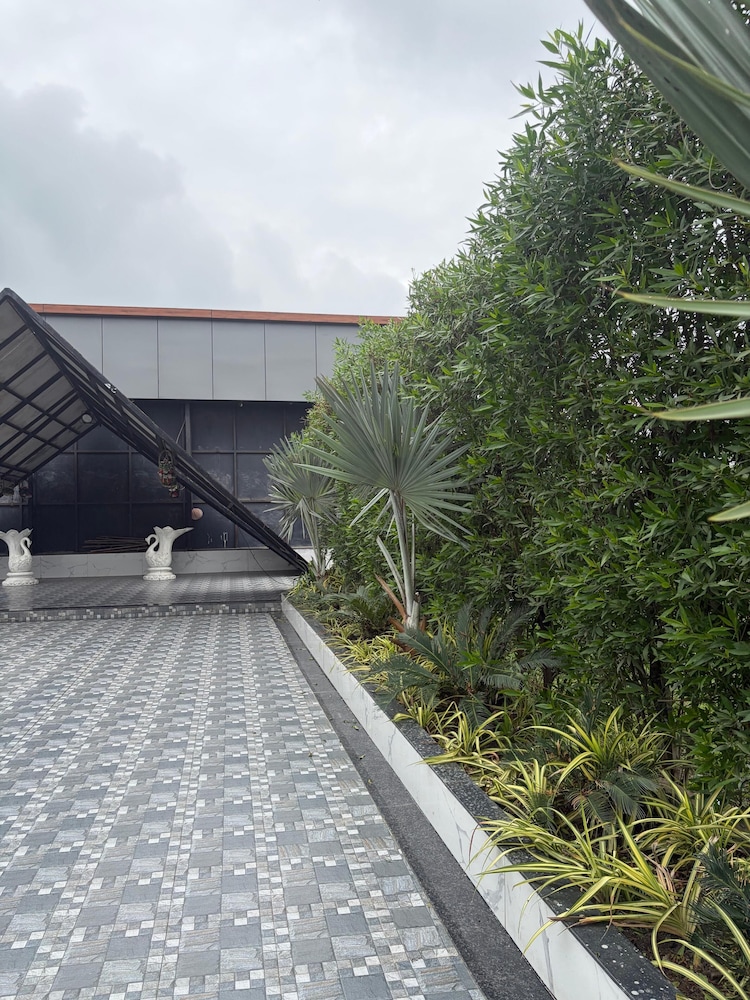 Radhakrishna Resort Indore — фото 5