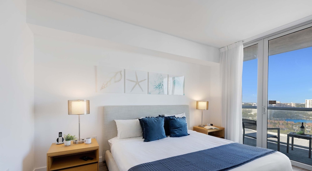 Modern 1BR With Pool Balcony — фото 3