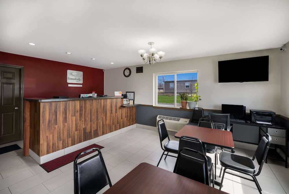 Econo Lodge Inn & Suites Canandaigua - Fingers Lake Area