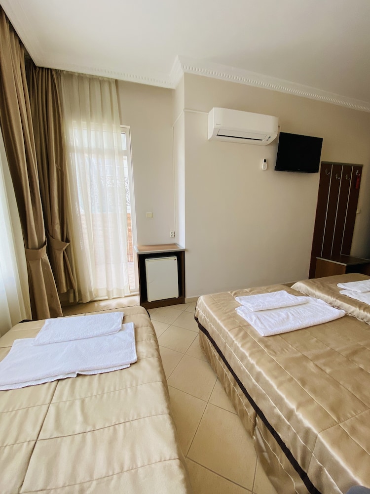 Lemon Hotel