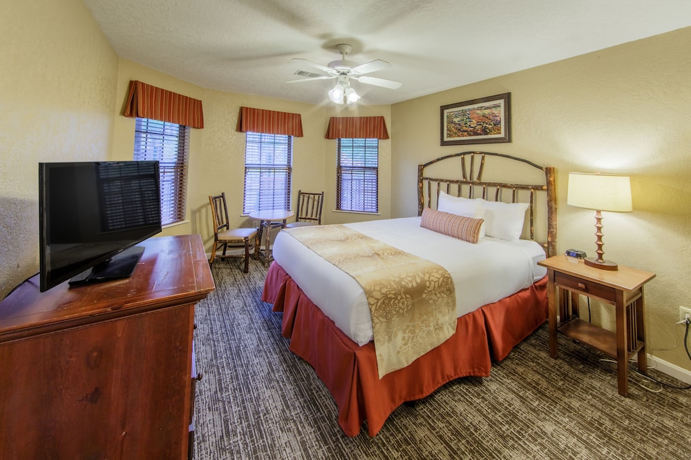 Holiday Inn Club Vacations Oak n' Spruce Resort in the Berkshires