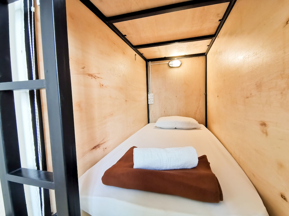 DFS Capsule Hotel - Hostel — фото 4