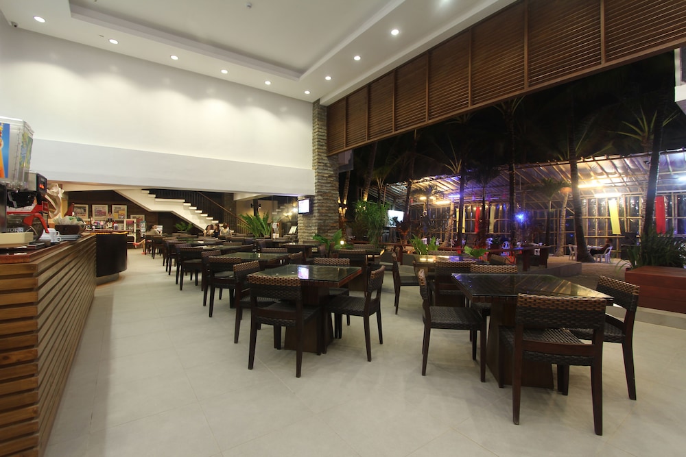 Crown Regency Beach Resort — фото 2
