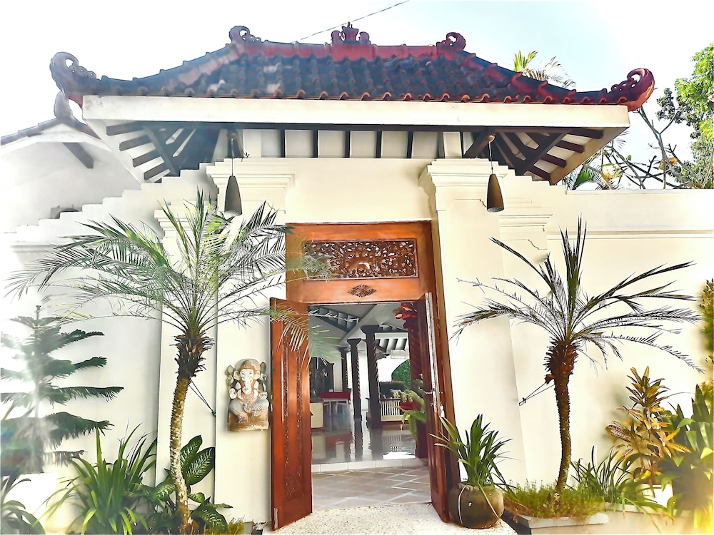 Yogyakarta Tropicana Villa